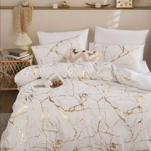 European Duvet Bedding Set (without filler) w/ 2 Pillow Cases.